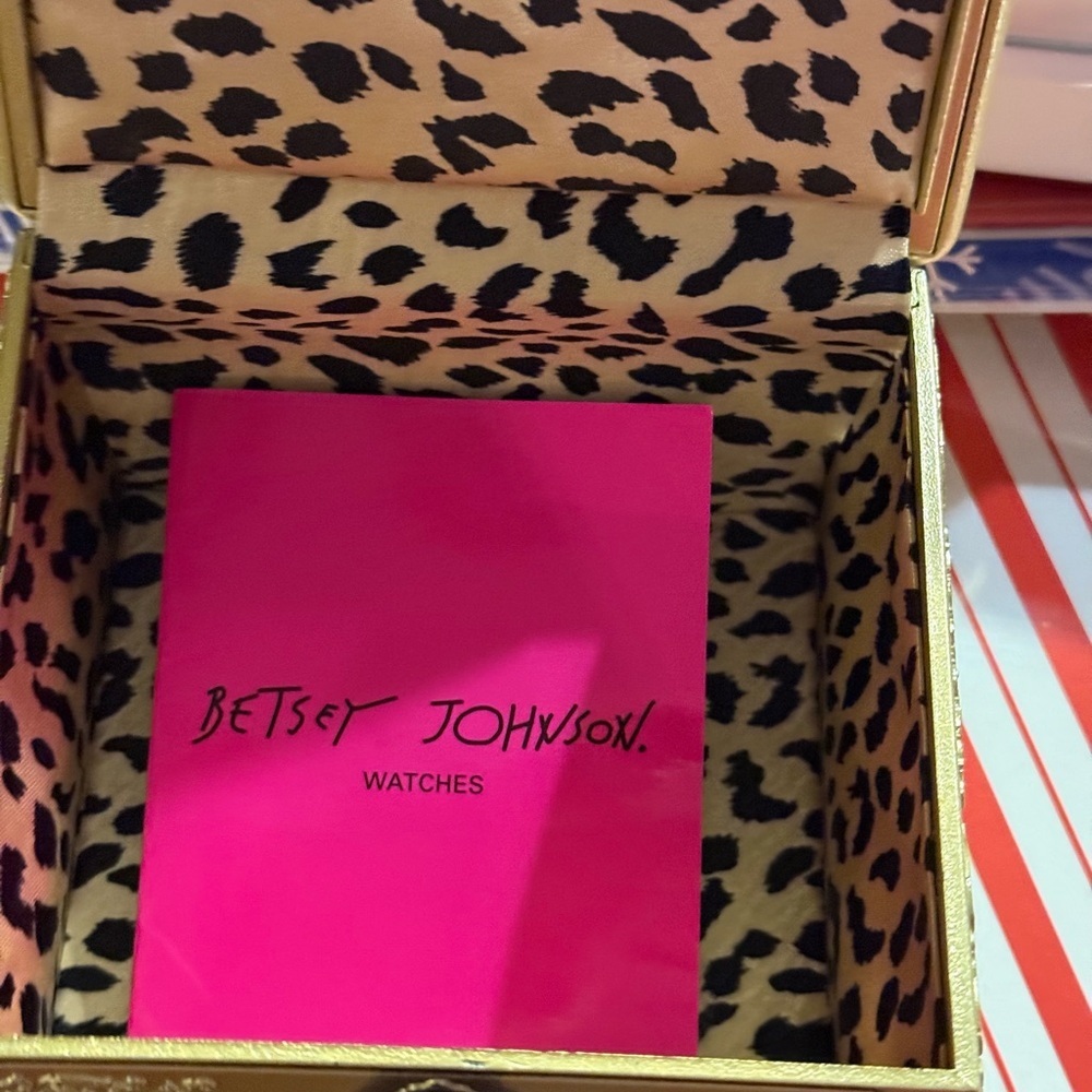 Betsey Johnson Gold Heart-Shaped Watch with Crystal Accents NWT 125.00 - Picture 6 of 8